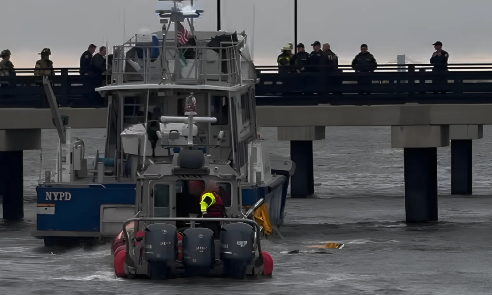 Helicopter crashes into the hudson river