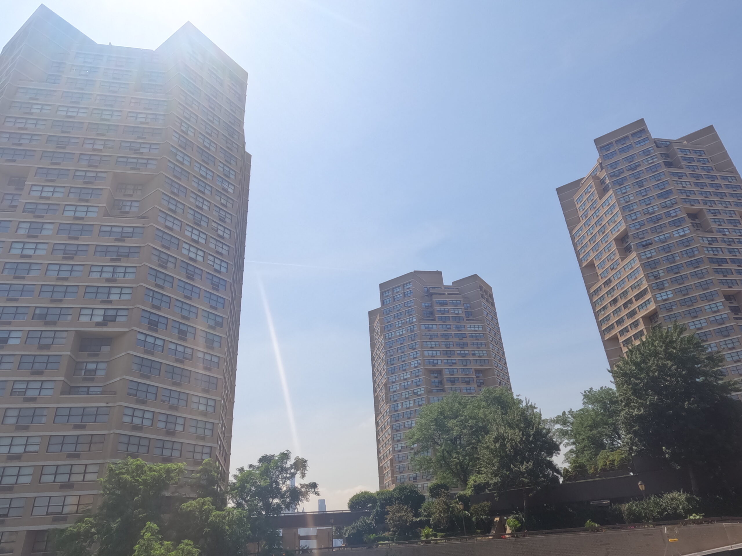 brutalist-architecture-guttenberg-galaxy-towers.jpg