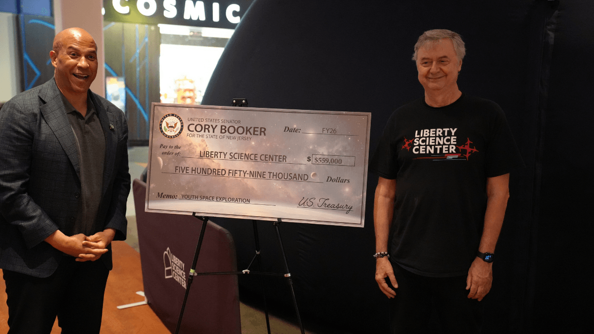 Sen. Booker Delivers $559,000 to Liberty Science Center for Portable Planetarium